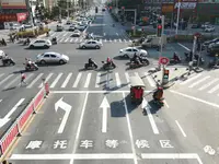 小心越線！普寧車(chē)主們注意，進(jìn)入“摩托車(chē)等候區(qū)”將被抓拍！