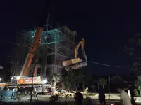 普寧一棟建在公園內涉嫌違建的6層私宅被依法拆除！